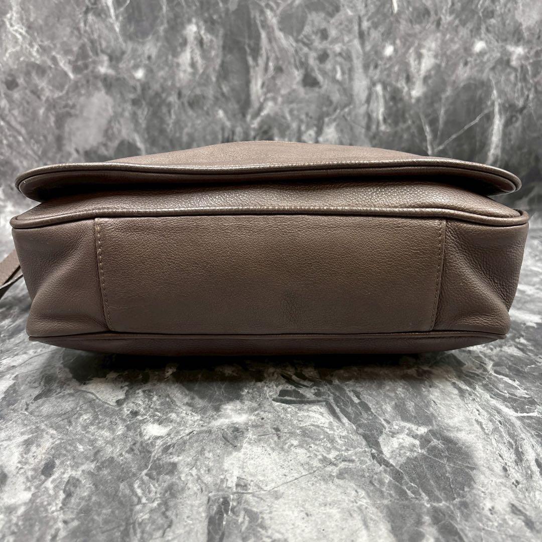 よっちゃん ✨ ジョルジオアルマーニ ショルダーバッグ