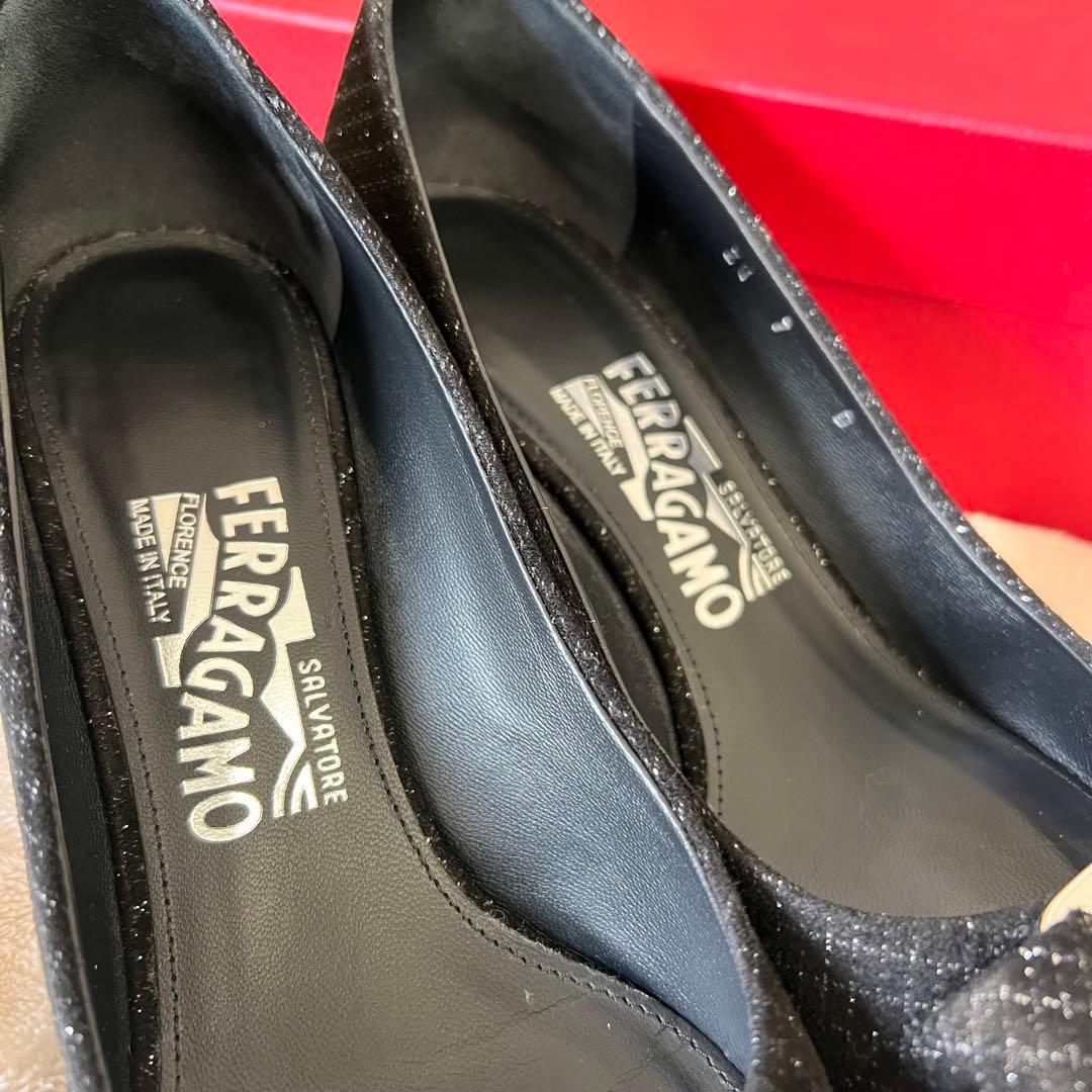 新春セール中！Ferragamo ブラックリボンパンプス