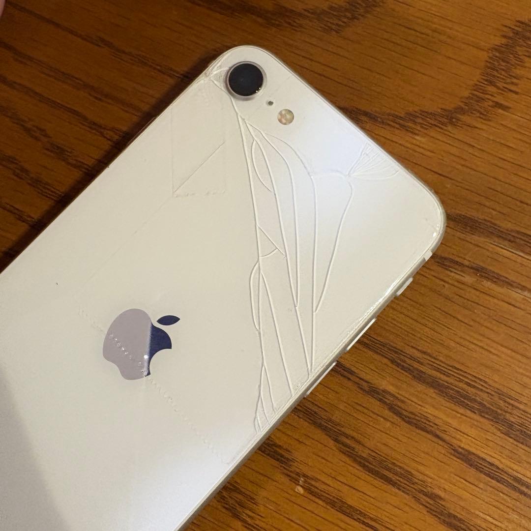 iPhone SE 第2世代　128GBモデル 背面割れあり