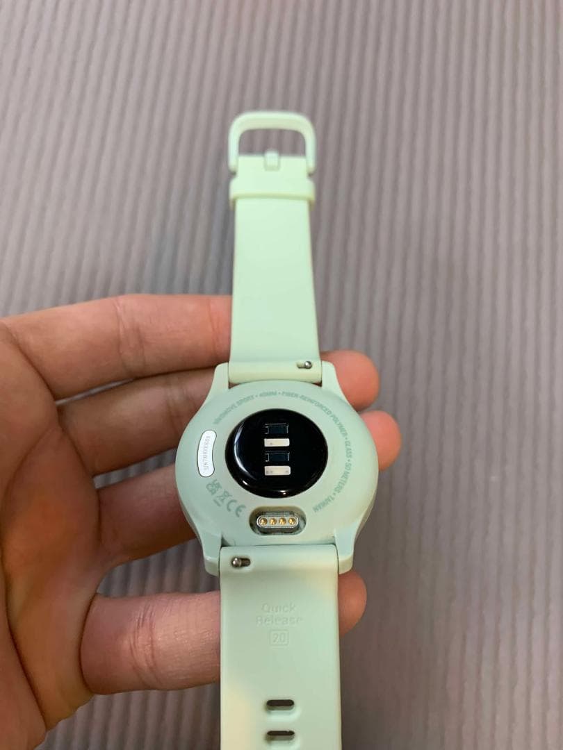 Garmin vivomove Sport 針付きハイブリッドスマートウォッチ