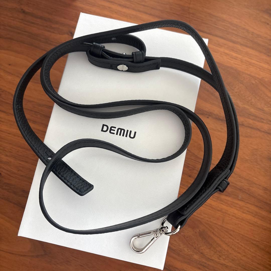 DEMIUブラック　iPhone16