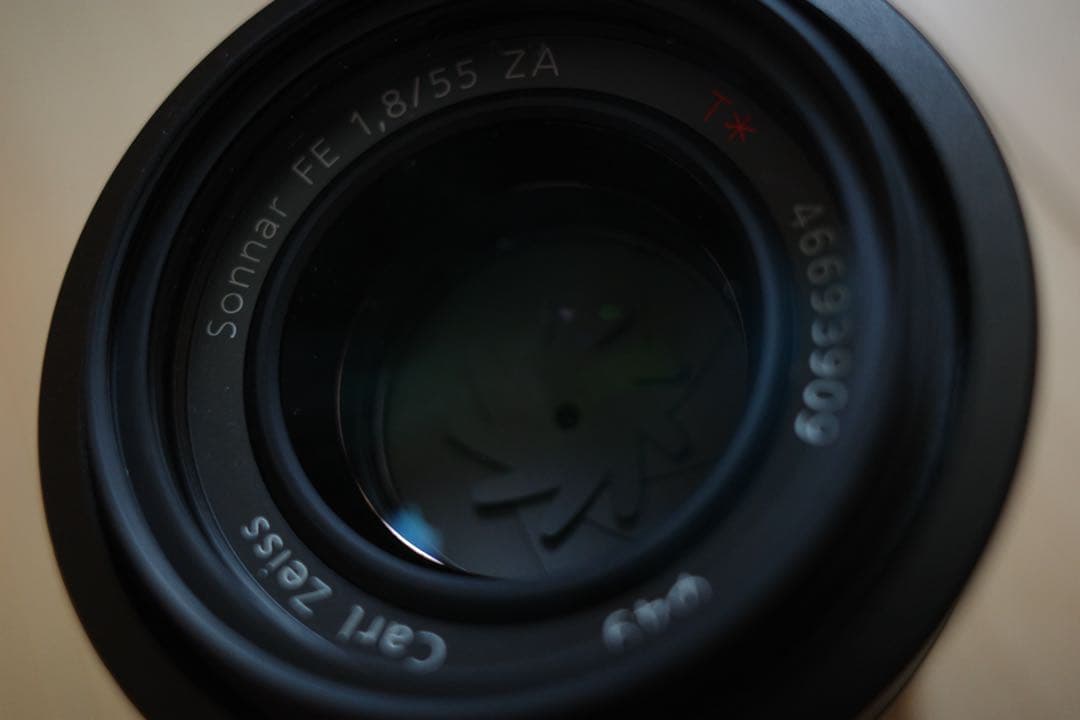 sony Sonnar T* FE 55mmF1.8SEL55F18Zカバー付き