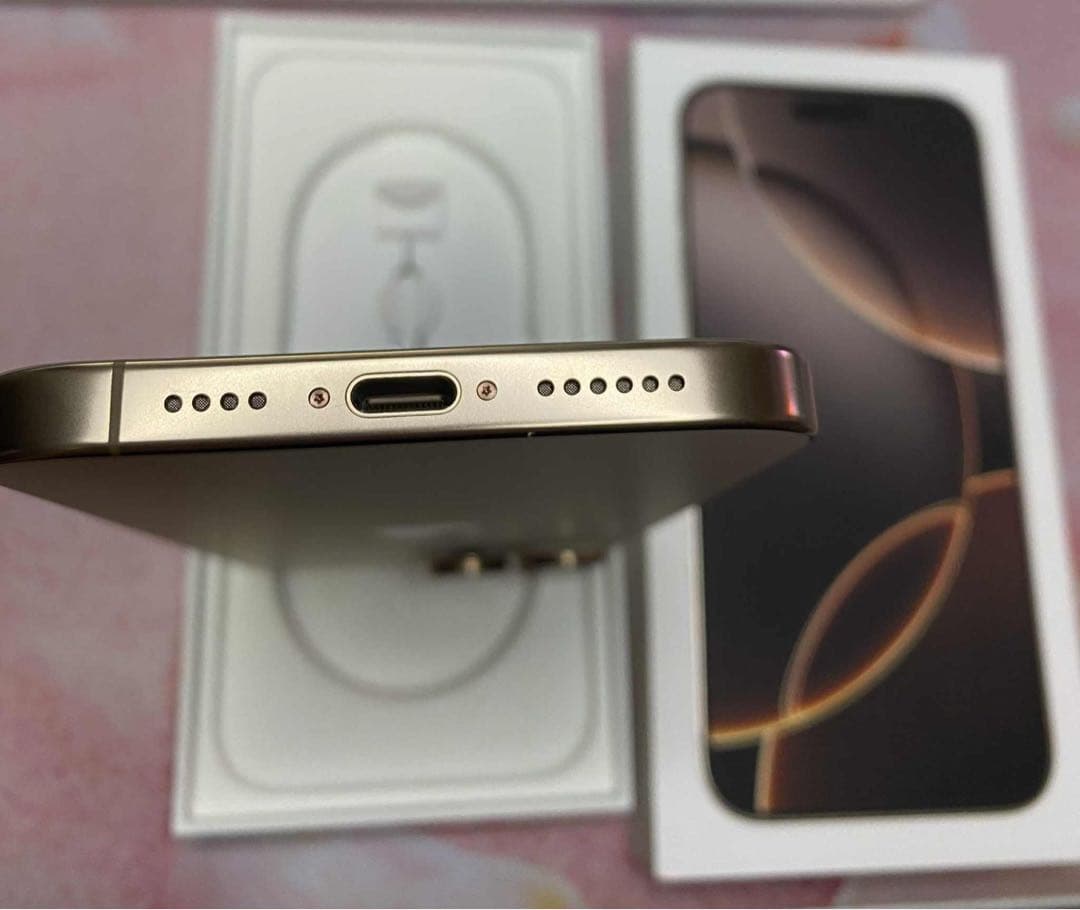 iPhone 16 Pro Max 256G 美品　ケーブル・箱・ケース付き