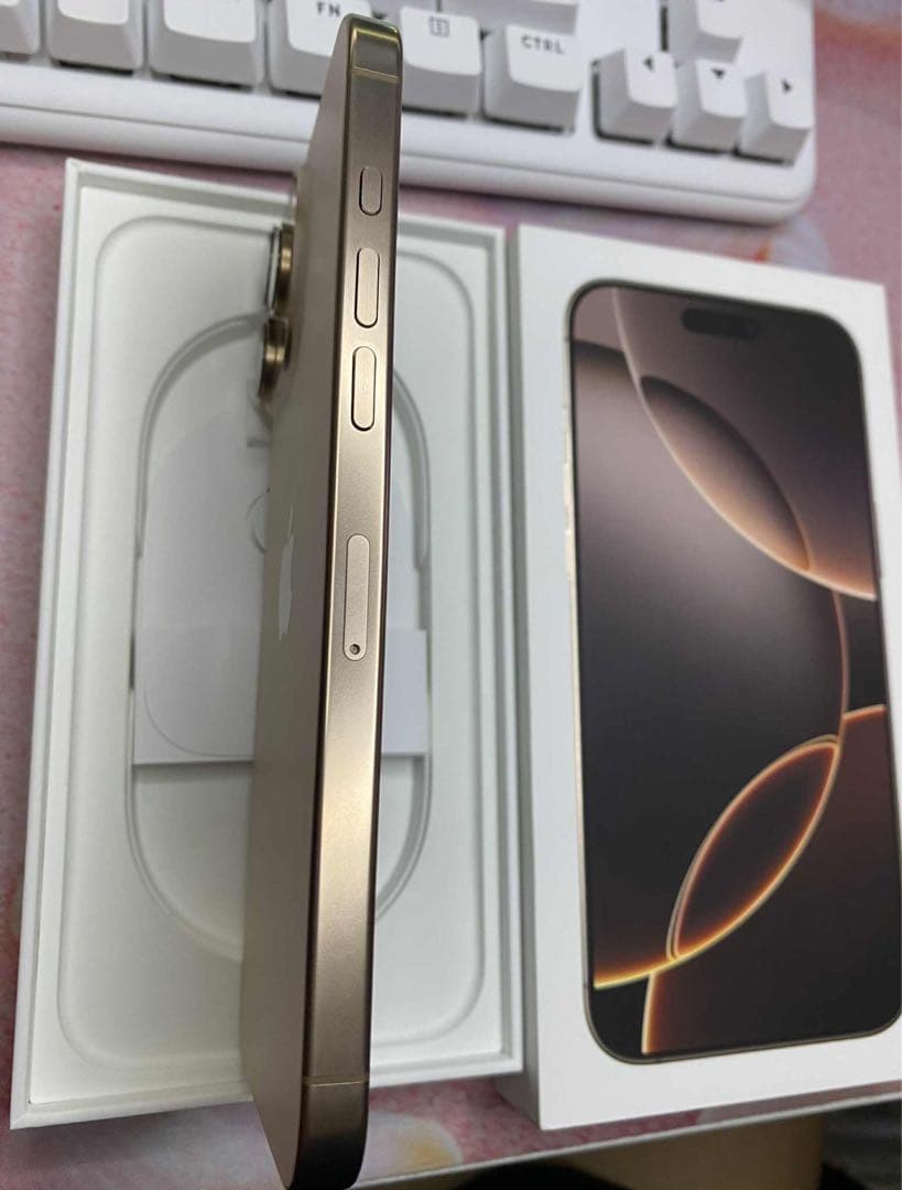 iPhone 16 Pro Max 256G 美品　ケーブル・箱・ケース付き