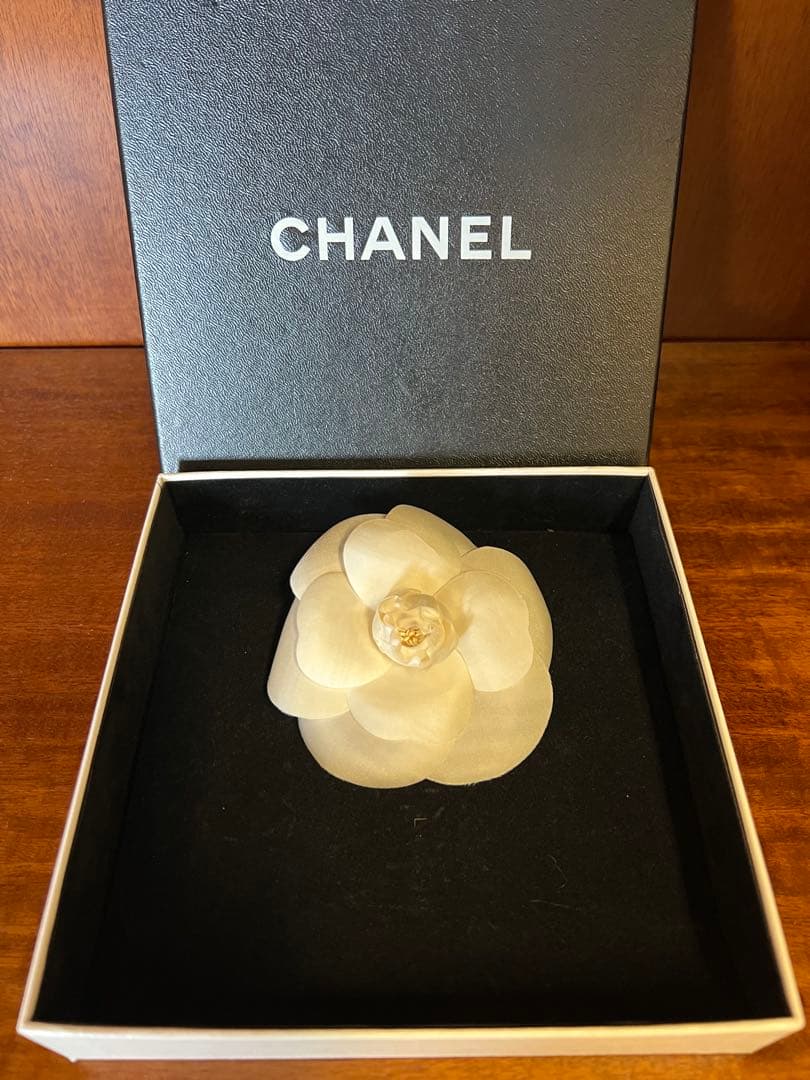 シャネル　CHANEL カメリア　ブローチ　コサージュ　ホワイト