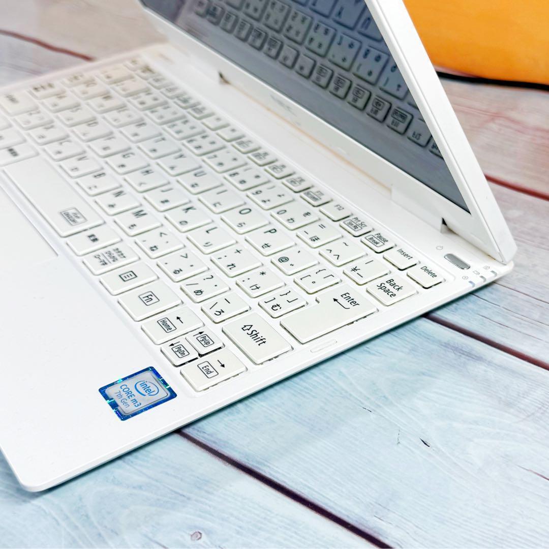 超軽量薄型コンパクトノートPC☘️SSD☘️Windows11☘️カメラ付☘️フルHD