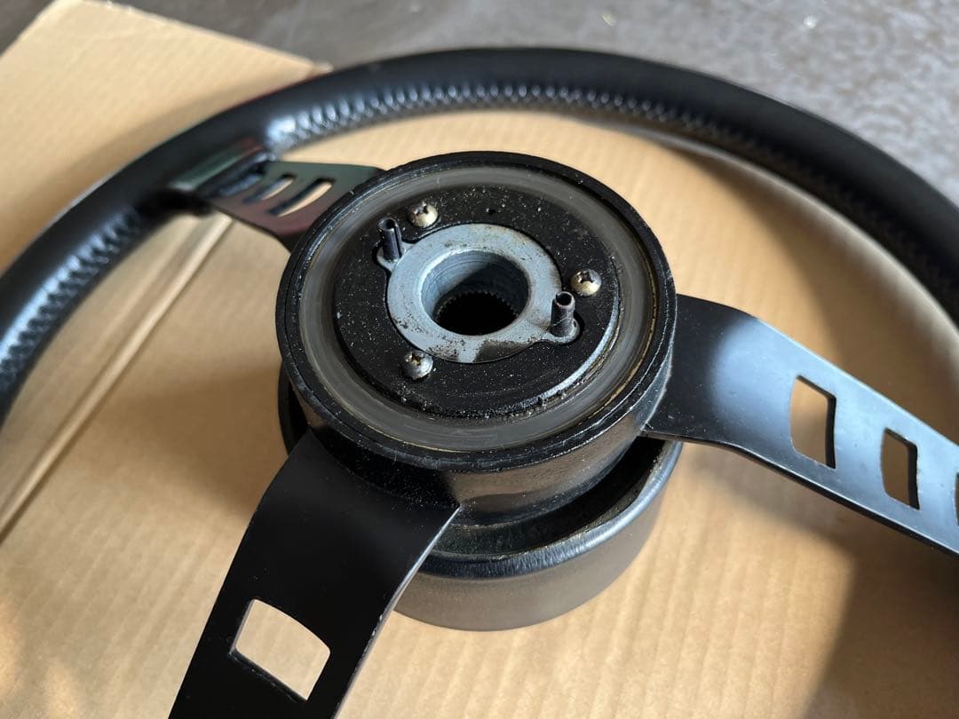 ダットサンコンペレプリカステアリングホーンボタン付き