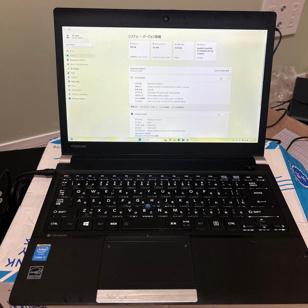Toshiba 13.3インチ ノートPC