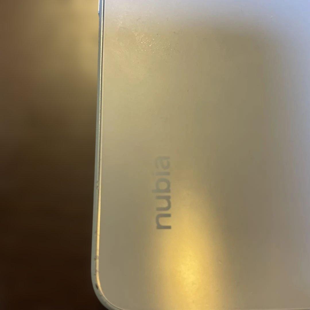 nubia スマートフォン