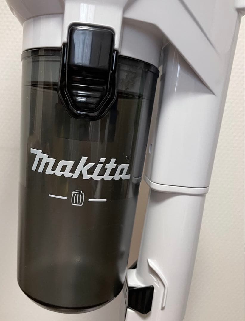 美品　マキタ充電式クリーナー　CL286FDRFW 白