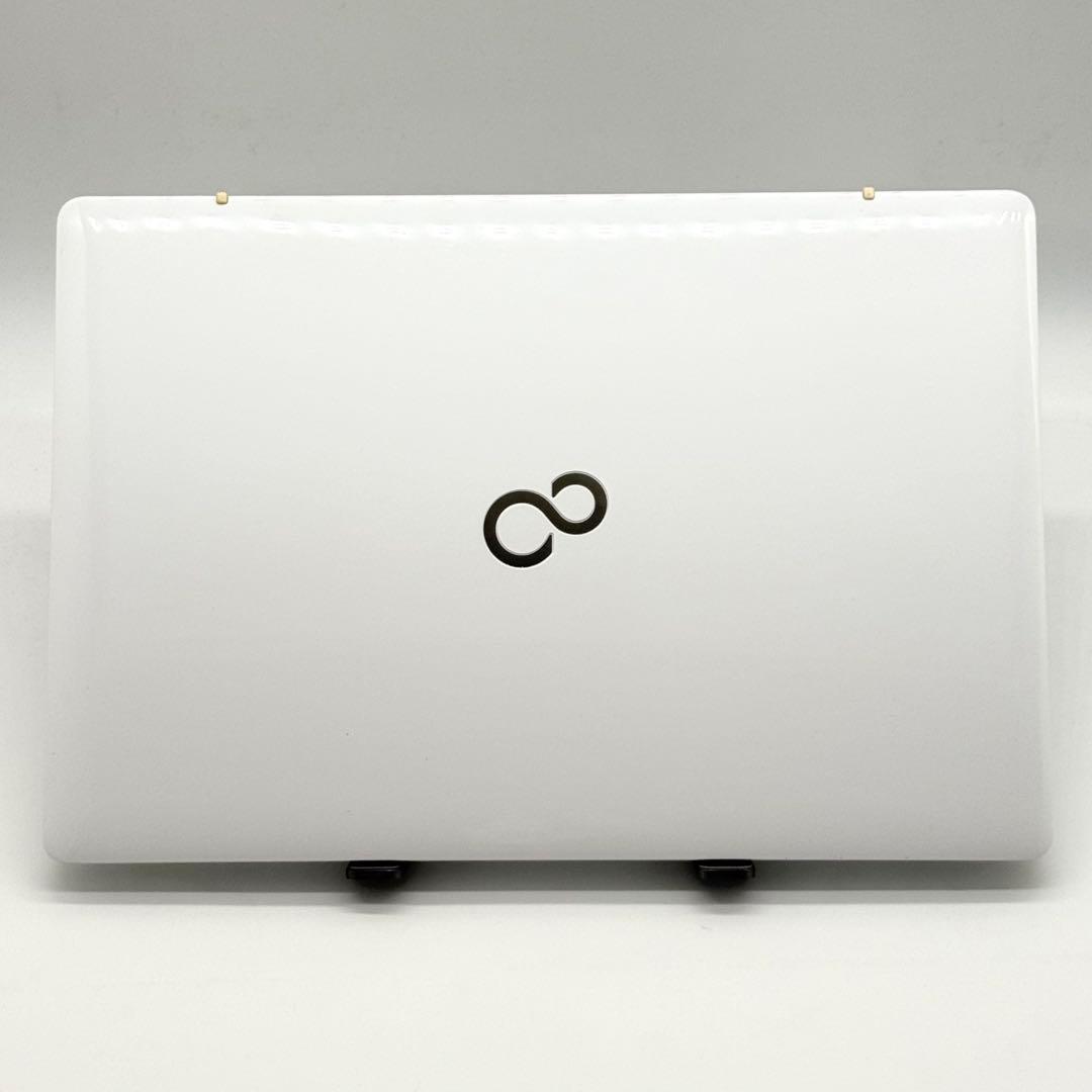 美品 富士通ノートパソコン i7 8GB 新品SSD256 DVD 起動10秒