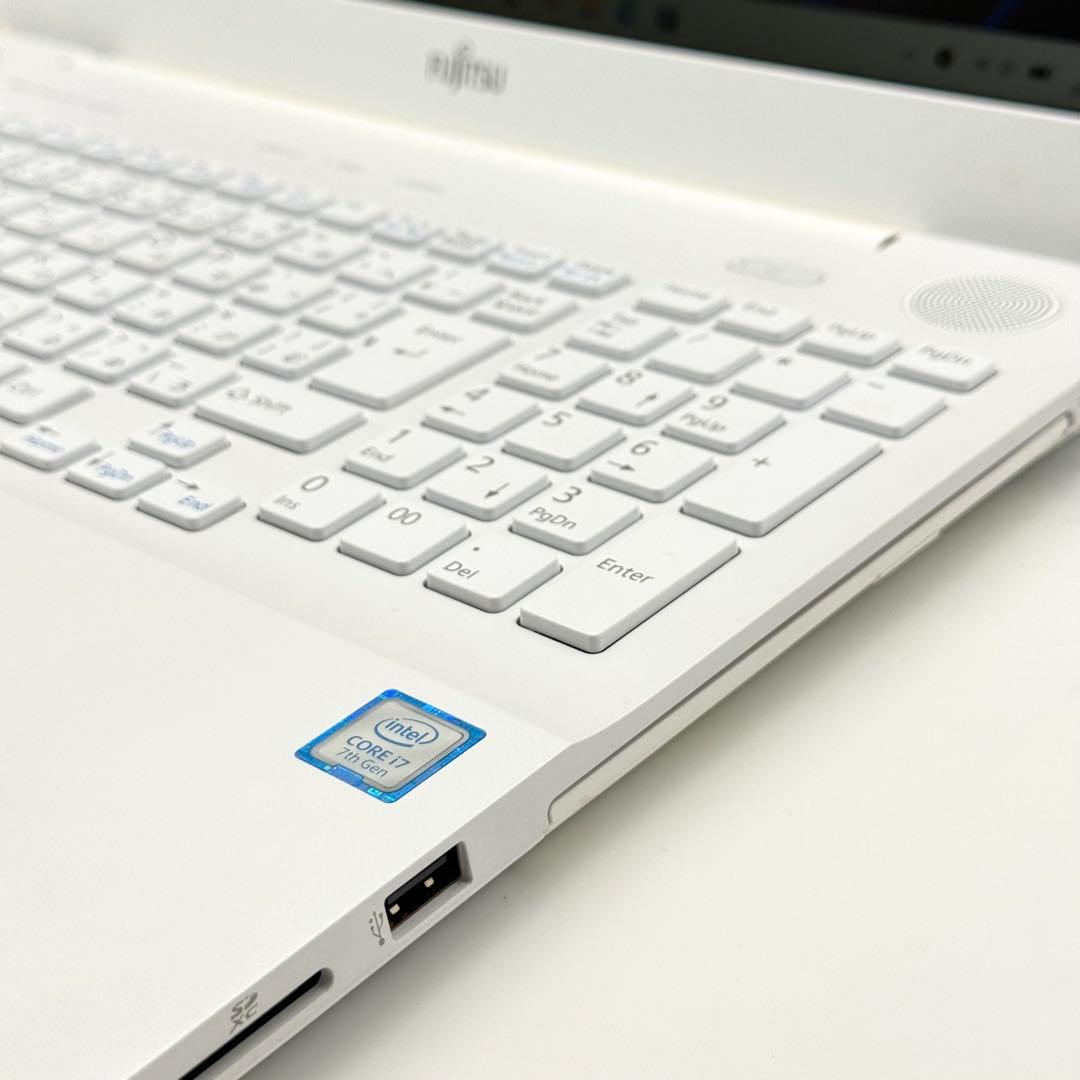 美品 富士通ノートパソコン i7 8GB 新品SSD256 DVD 起動10秒