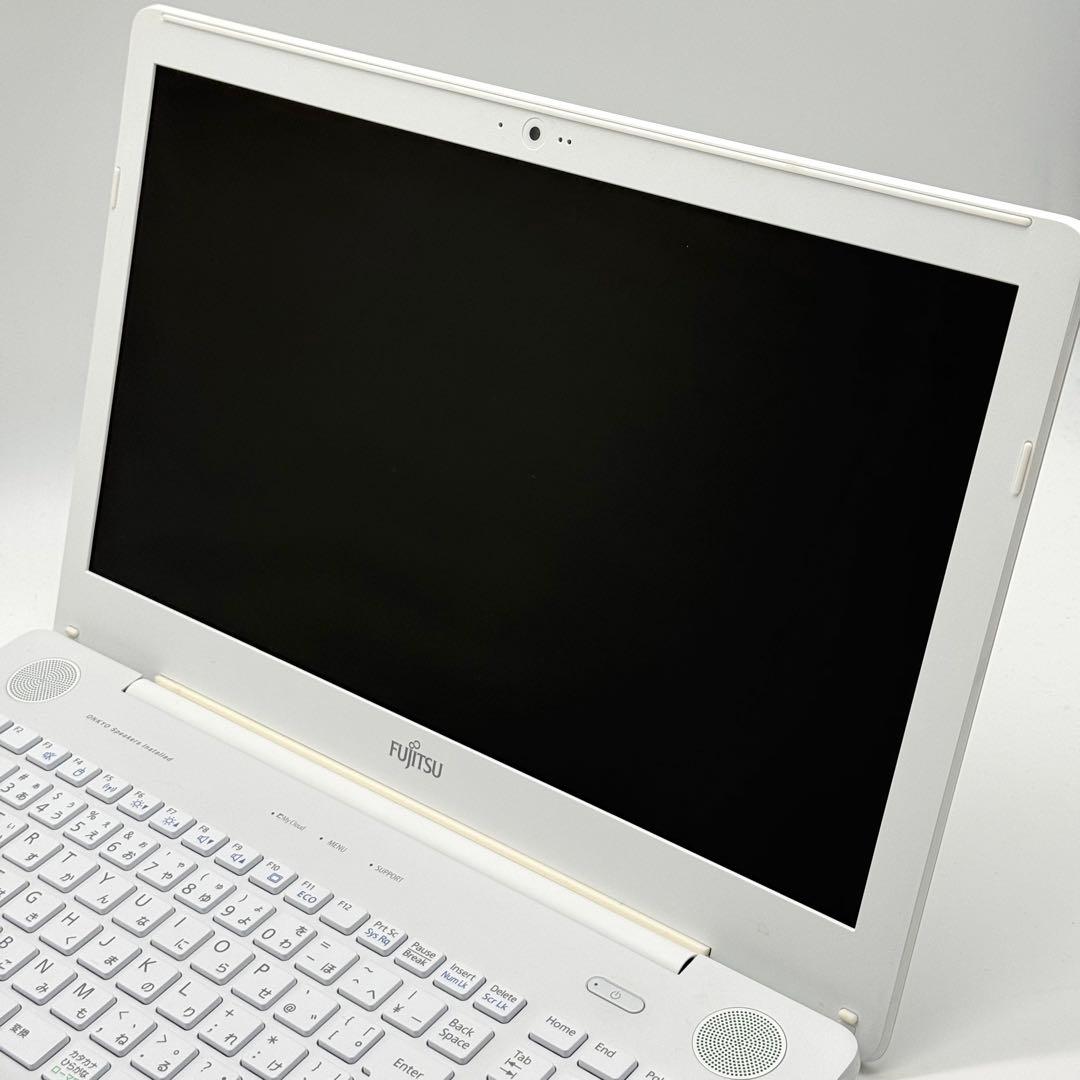 美品 富士通ノートパソコン i7 8GB 新品SSD256 DVD 起動10秒