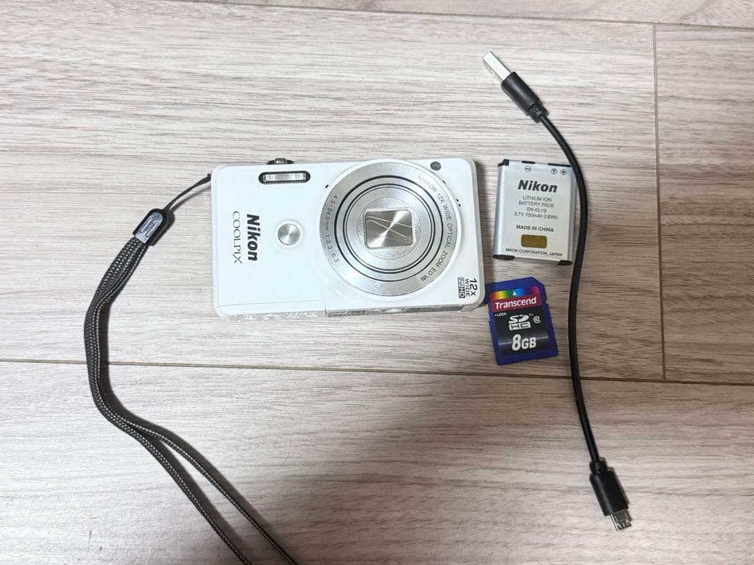 【極美品・動作品】Nikon COOLPIX S6900 ホワイト