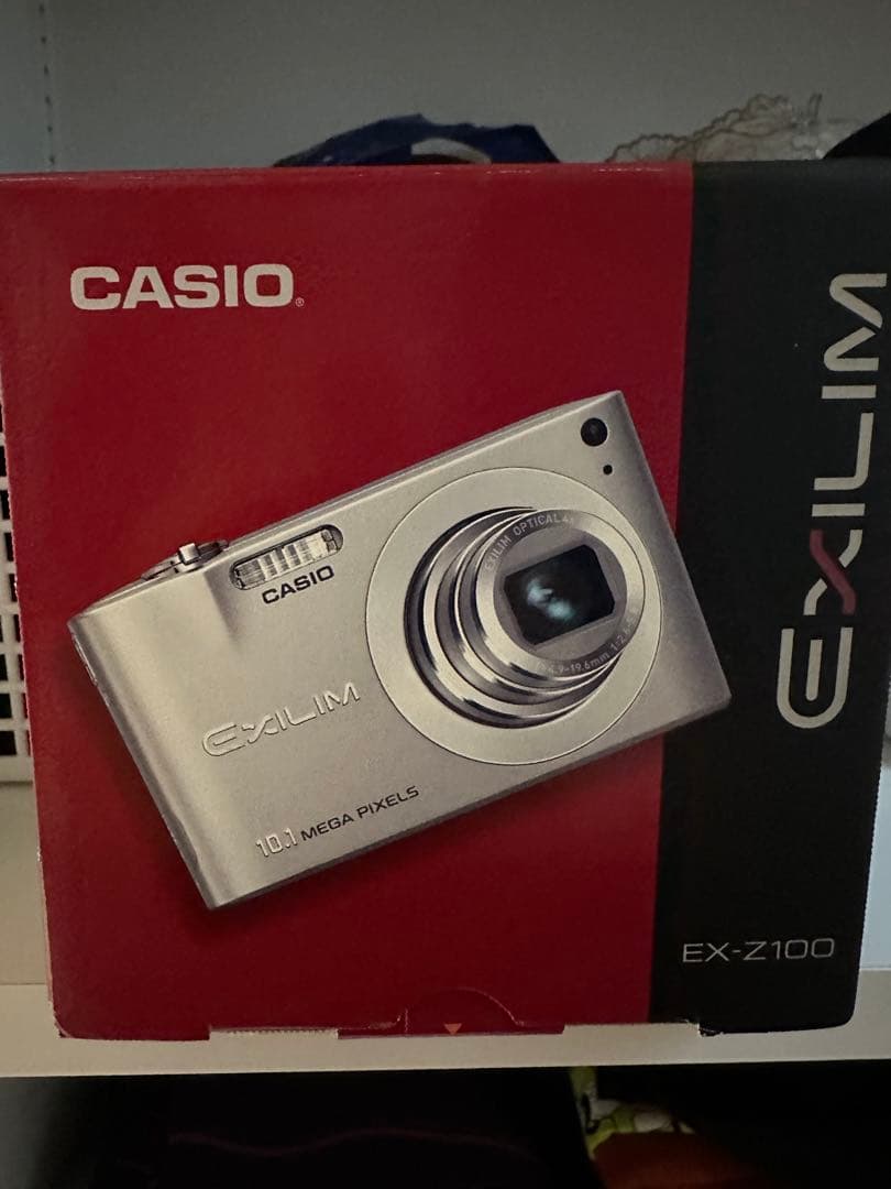 CASIO EXILIM コンパクトデジタルカメラ　EX-Z100 カシオ　美品