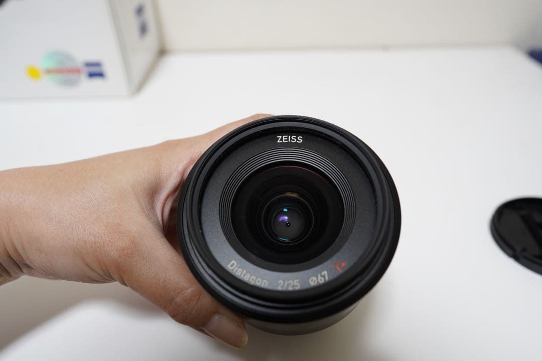 Zeiss Batis 2/25 単焦点レンズ