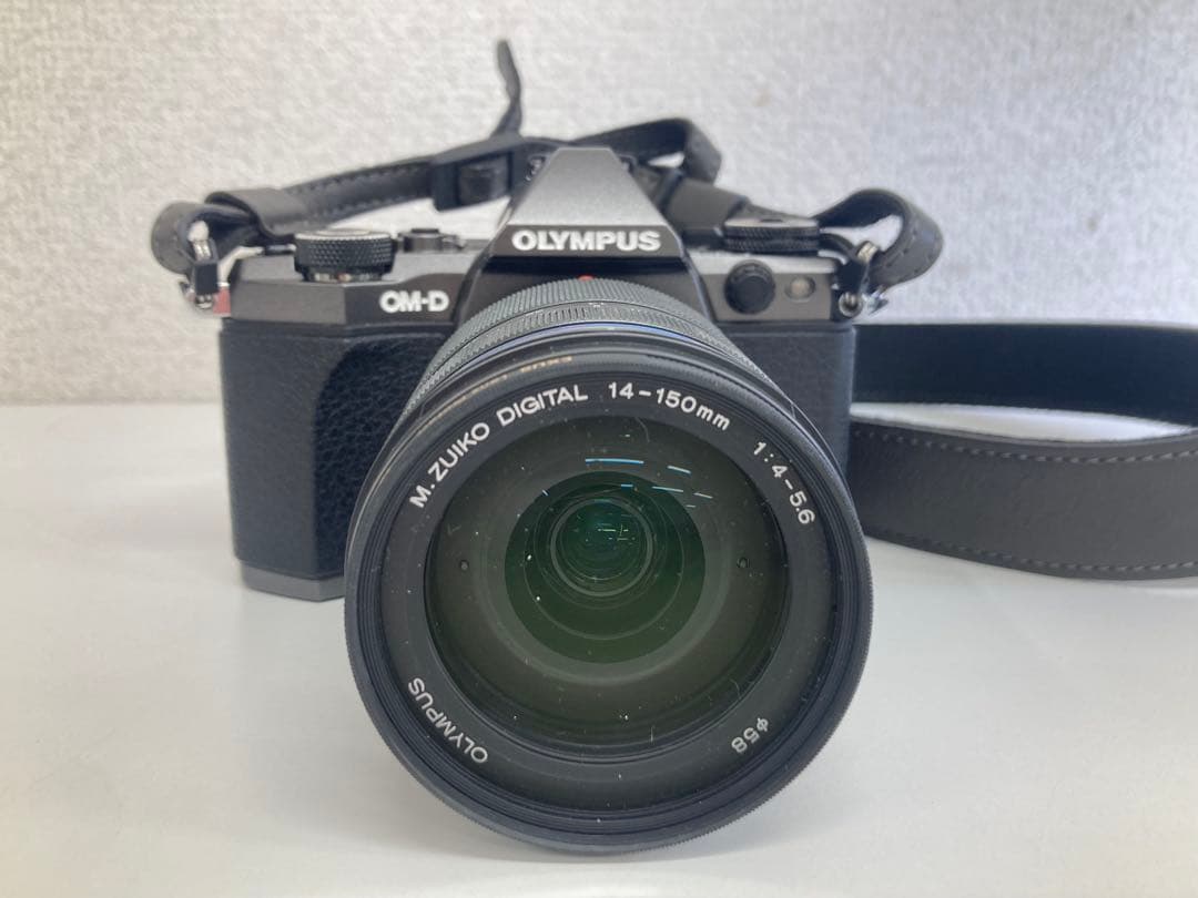OLYMPUS オリンパスOM-D E-M5II ミラーレス一眼カメラ ブラック