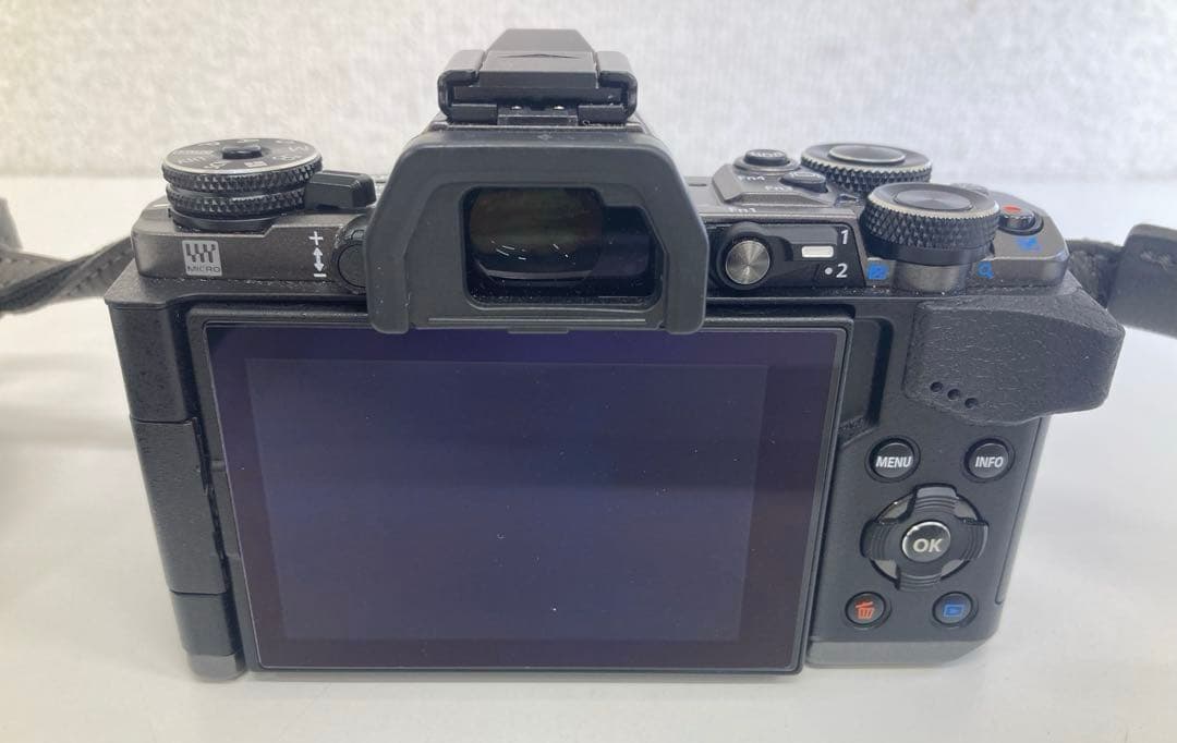 OLYMPUS オリンパスOM-D E-M5II ミラーレス一眼カメラ ブラック
