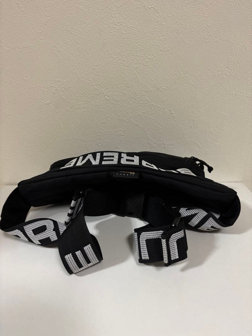 未使用 極美品 Supreme シュプリーム ボディバッグ ブラック メンズ