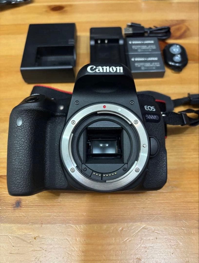 Canon EOS 9000D 本体と付属品