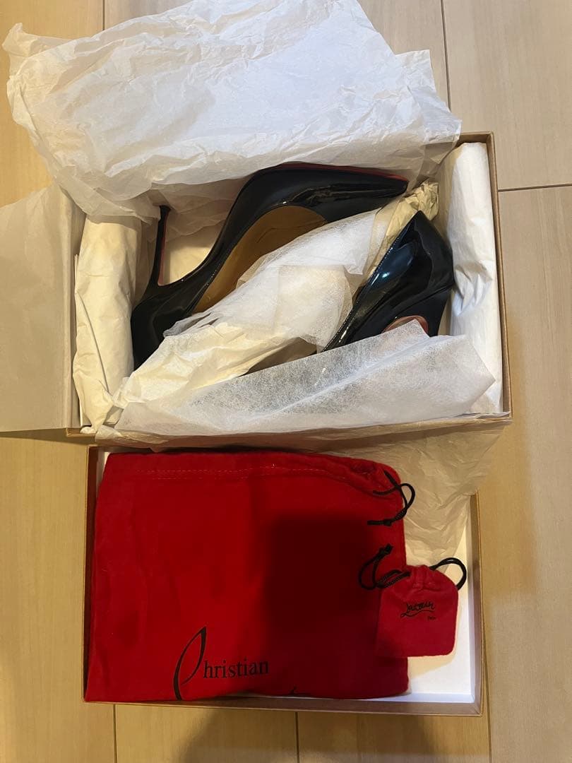 クリスチャンルブタン　パテントレザーパンプス