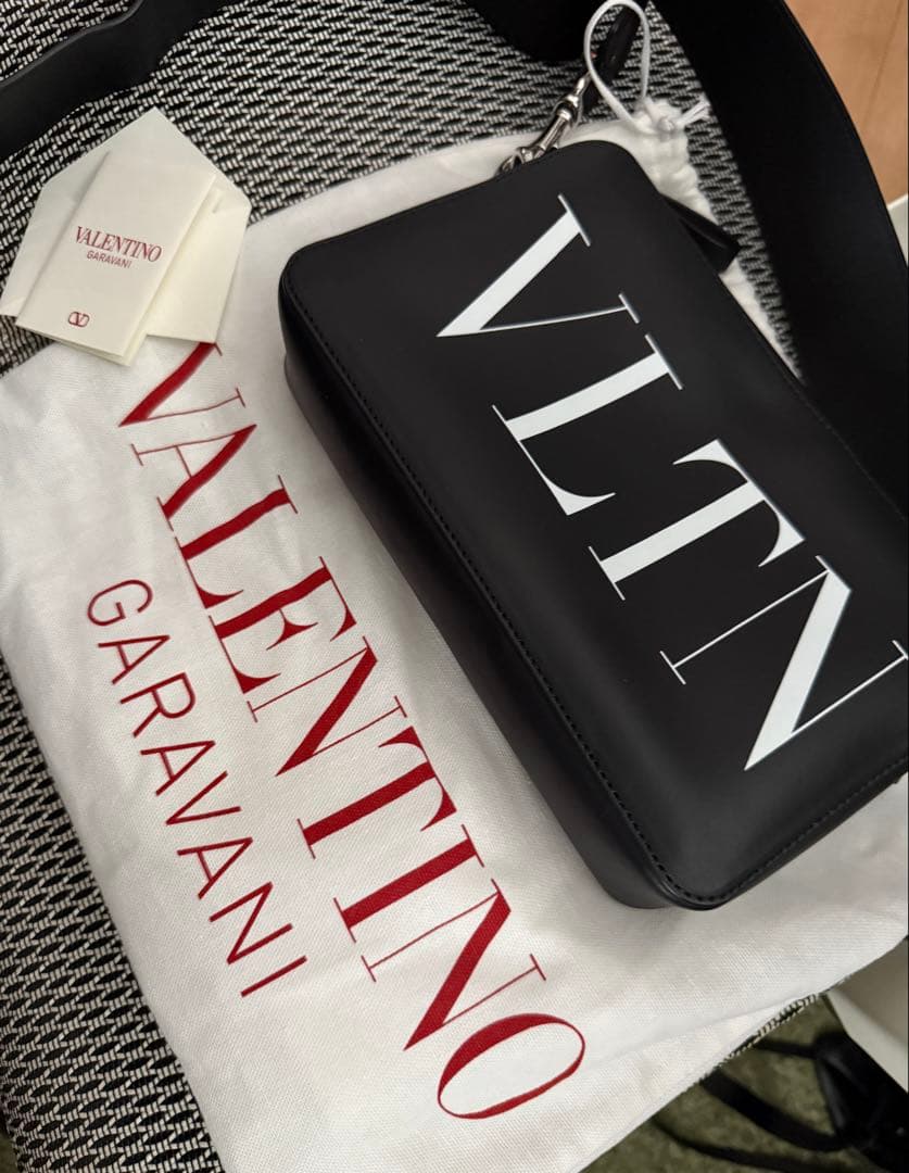 VALENTINO VLTNショルダーバッグ クロスボディ