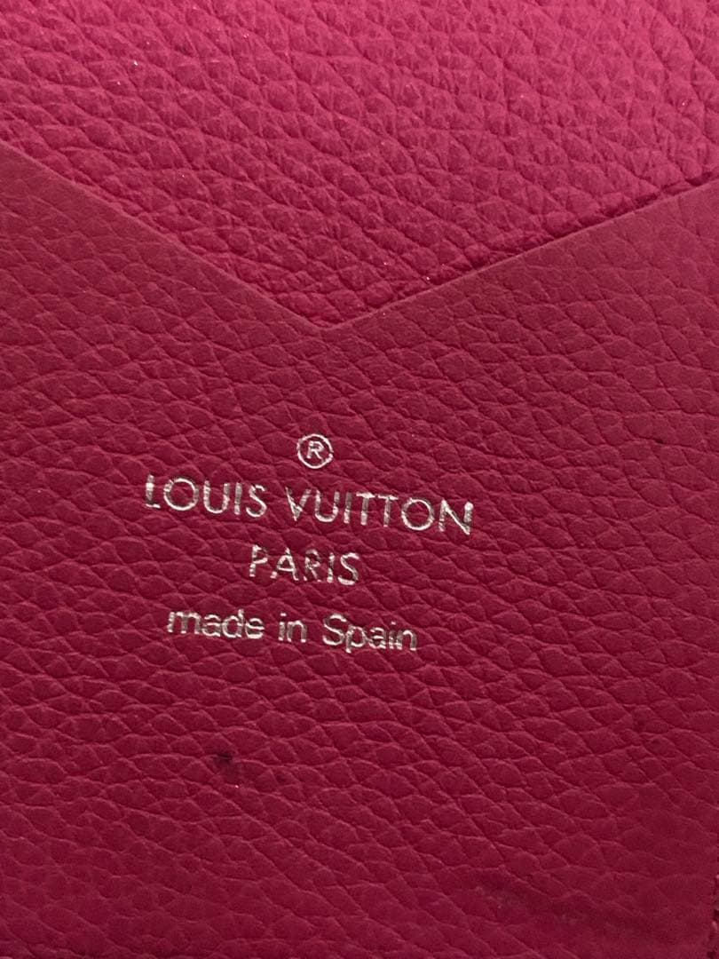 LOUIS VUITTON iPhone手帳型ケース マヒナ。人気シリーズ。