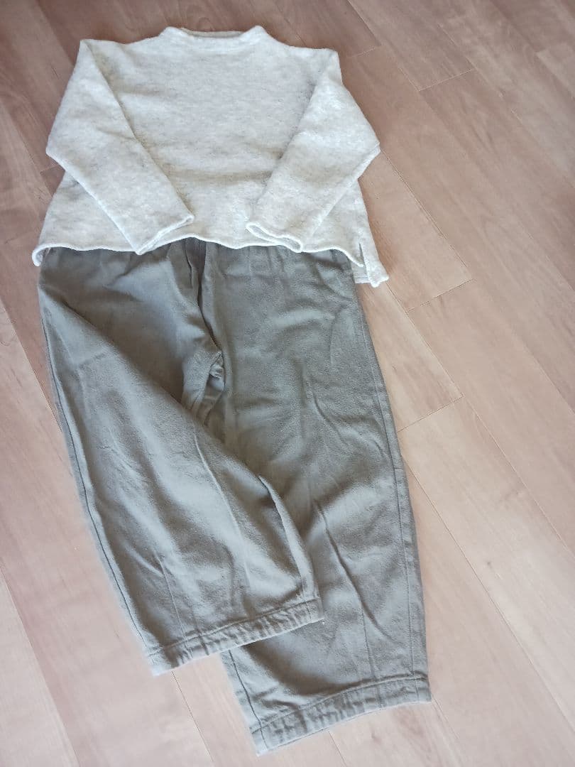 薄グレー ニットセーター 長袖 ラウンドネック