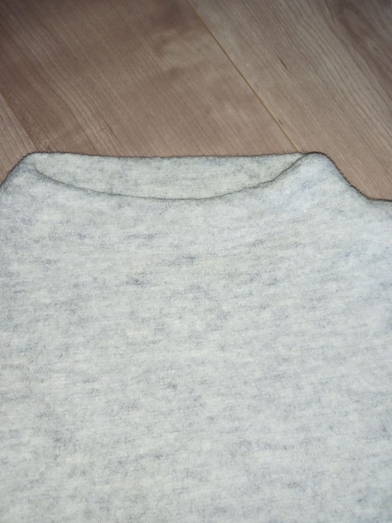 薄グレー ニットセーター 長袖 ラウンドネック