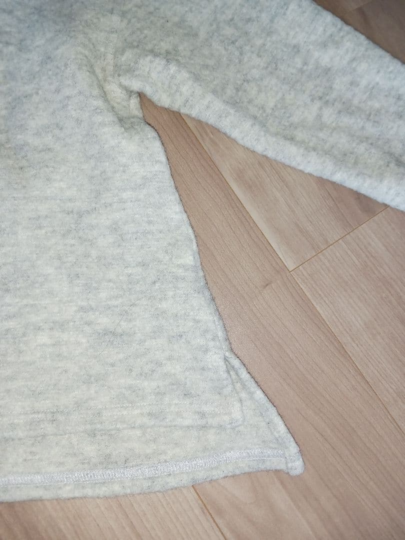 薄グレー ニットセーター 長袖 ラウンドネック