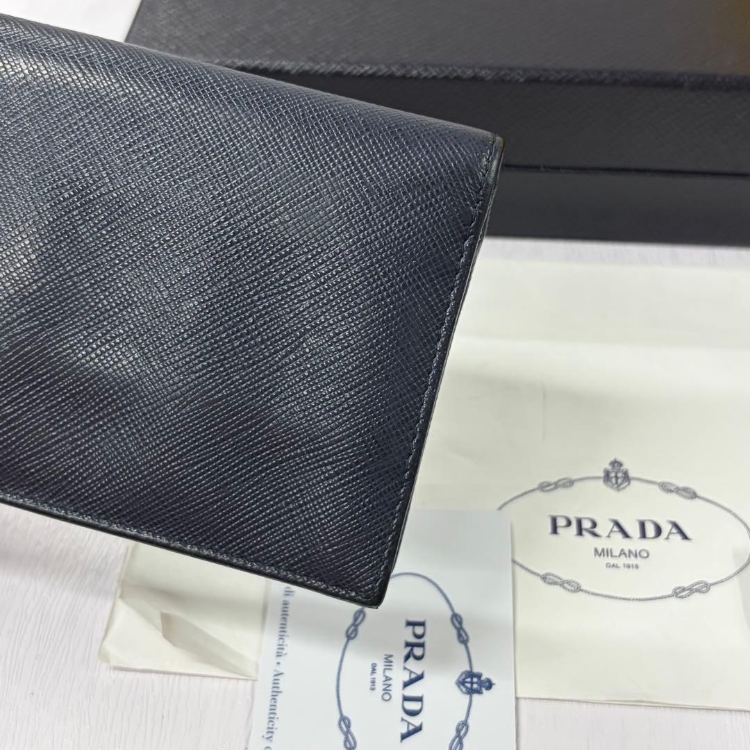 新品同様‼️ プラダ　PRADA 財布　二つ折り　長財布　サフィアーノ　車ワッペン