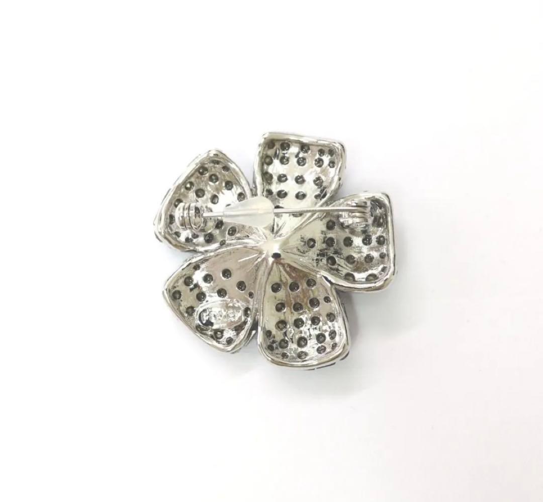 foxey ミッドナイトブルー 花形ブローチfleur