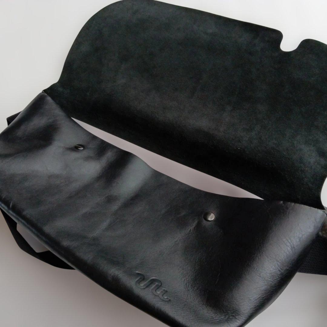 Uni＆co メッセンジャーバッグ　レザー　ブラック　Mサイズ