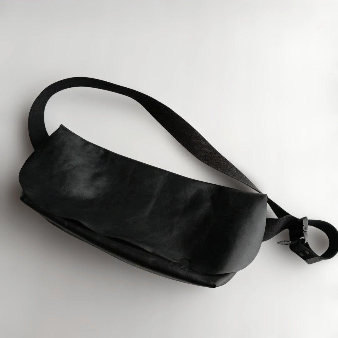 Uni＆co メッセンジャーバッグ　レザー　ブラック　Mサイズ