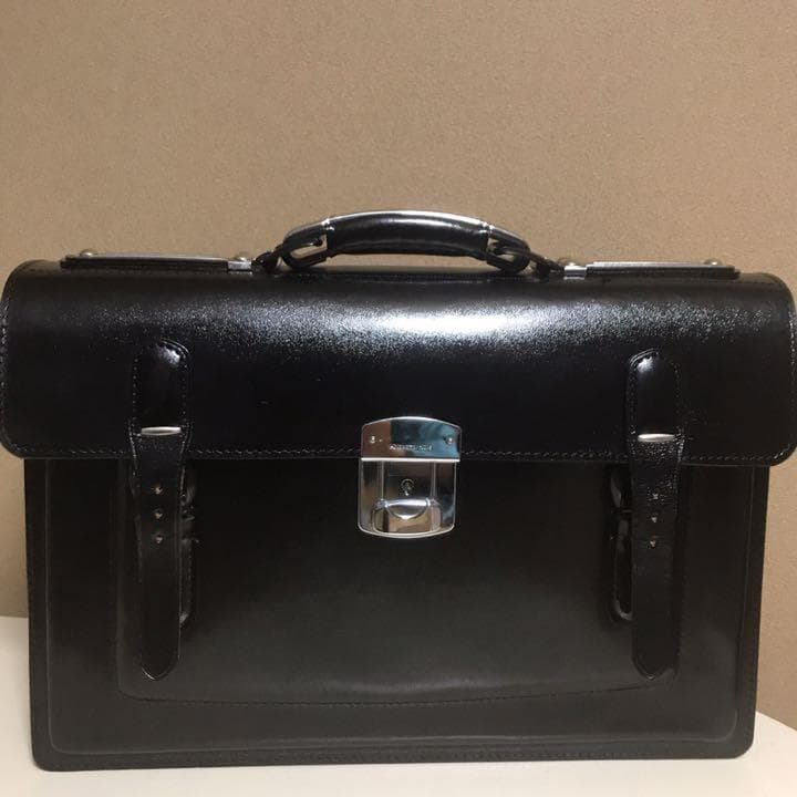 美品　本革　HINOMOTO製 牛革　ダレスバッグ　ビジネスバッグ　ブラック　黒