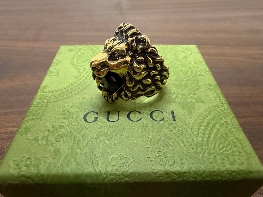 GUCCI ライオンヘッド リング ブラック ゴールド クリスタル