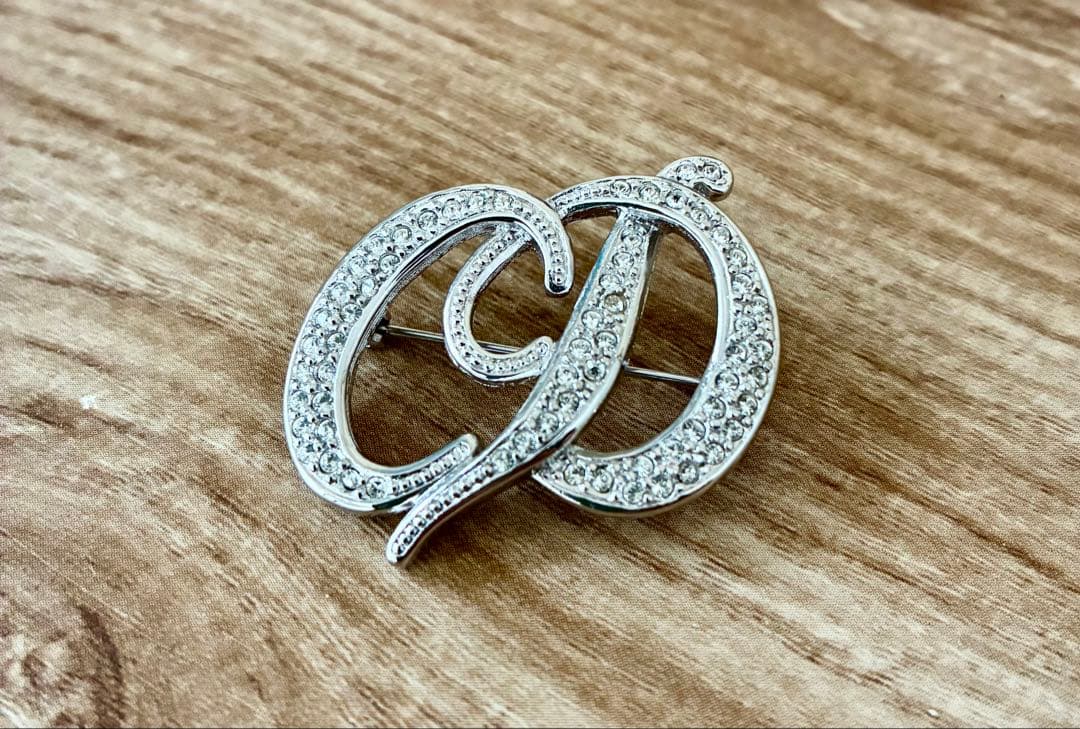 Dior ディオール ブローチ CDロゴ ラインストーンシルバーアクセサリー