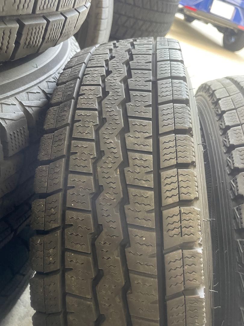 ダイハツ　ハイゼット　スタッドレス　145/80R12. 送料無料「一部地域除く