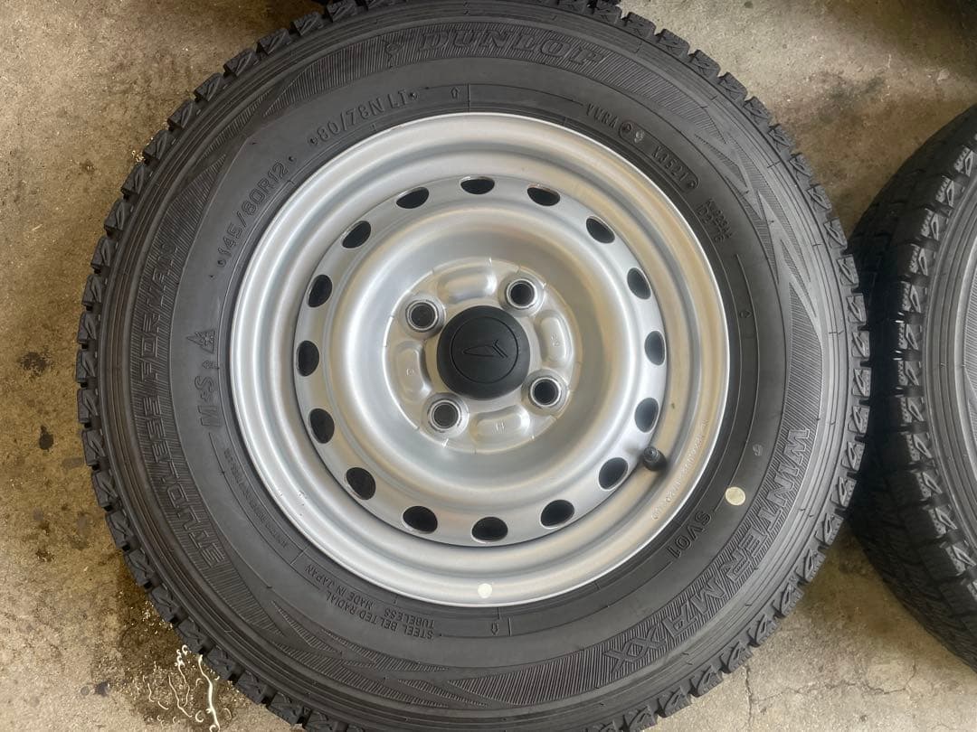 ダイハツ　ハイゼット　スタッドレス　145/80R12. 送料無料「一部地域除く