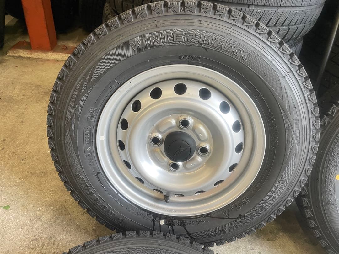 ダイハツ　ハイゼット　スタッドレス　145/80R12. 送料無料「一部地域除く