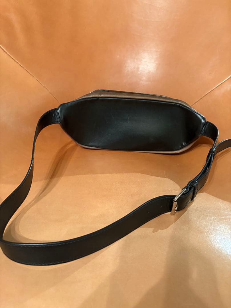 レザー ボディバッグ ブラウン