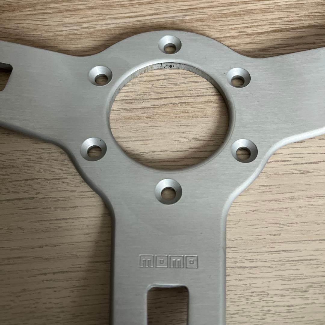 MOMO ステアリングホイール 黒 レザー 赤ステッチ