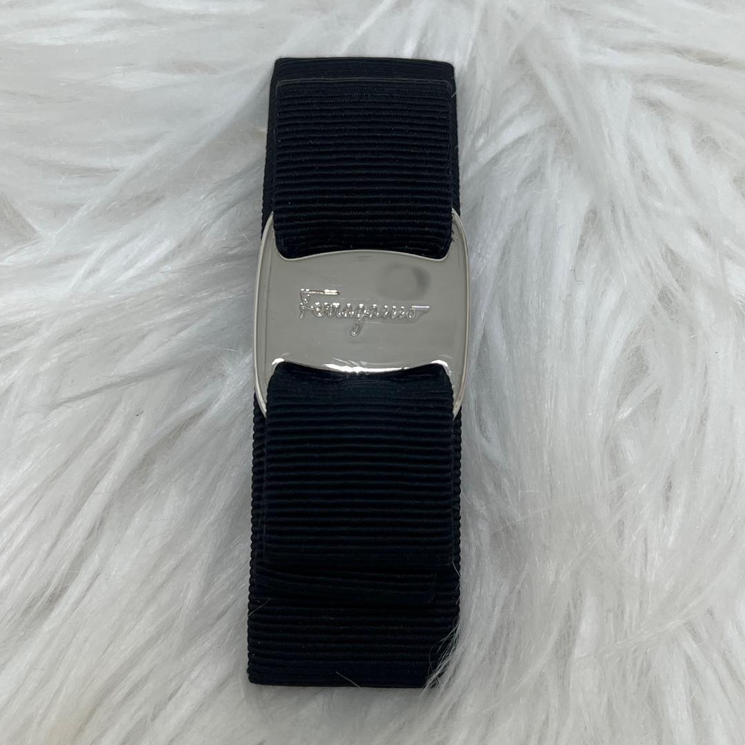 新品✨フェラガモ　バレッタ ヘアアクセサリー ブラック×シルバー