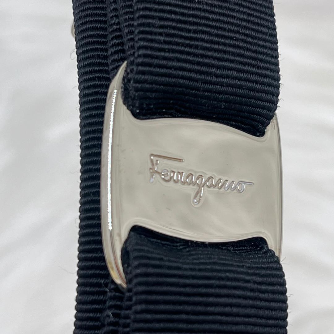 新品✨フェラガモ　バレッタ ヘアアクセサリー ブラック×シルバー