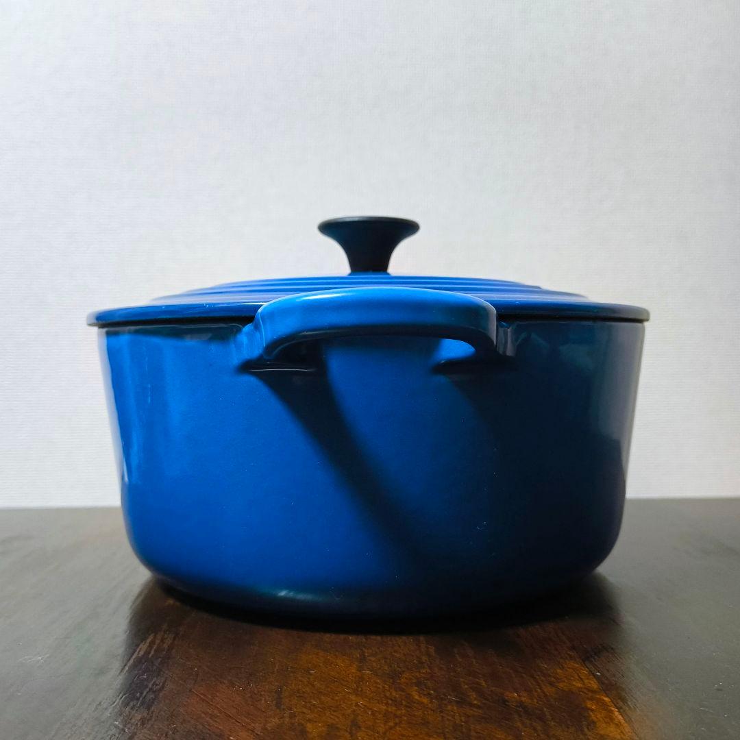 LE CREUSET ルクルーゼ ココットロンド 両手鍋 マルセイユブルー 22
