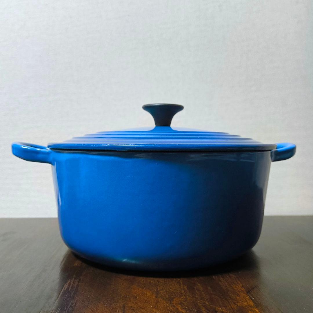 LE CREUSET ルクルーゼ ココットロンド 両手鍋 マルセイユブルー 22