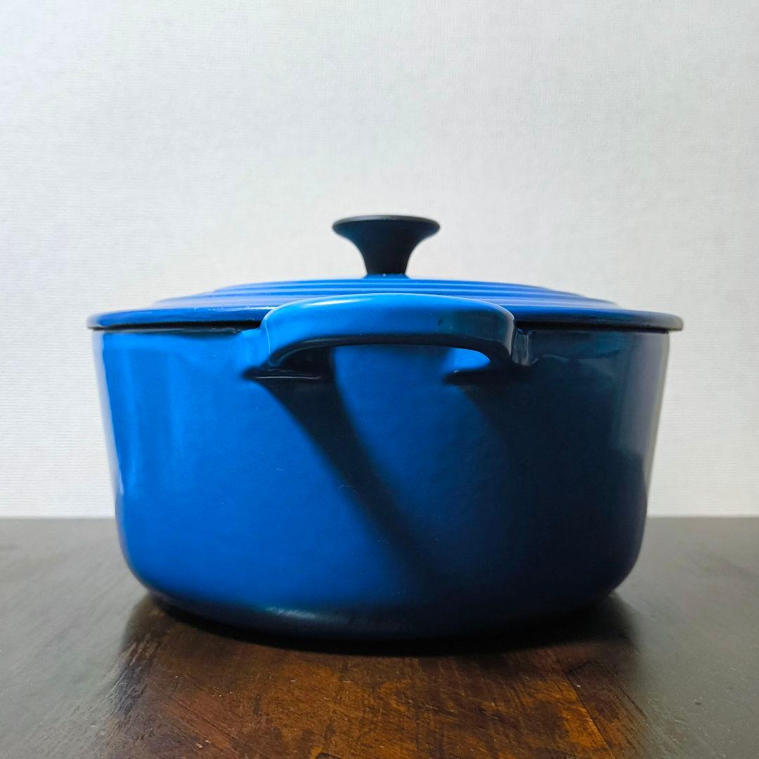 LE CREUSET ルクルーゼ ココットロンド 両手鍋 マルセイユブルー 22