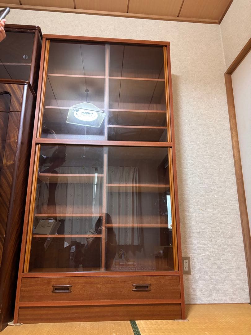 【 処分 格安 美品 】 木製 本棚 ガラス戸 コレクション