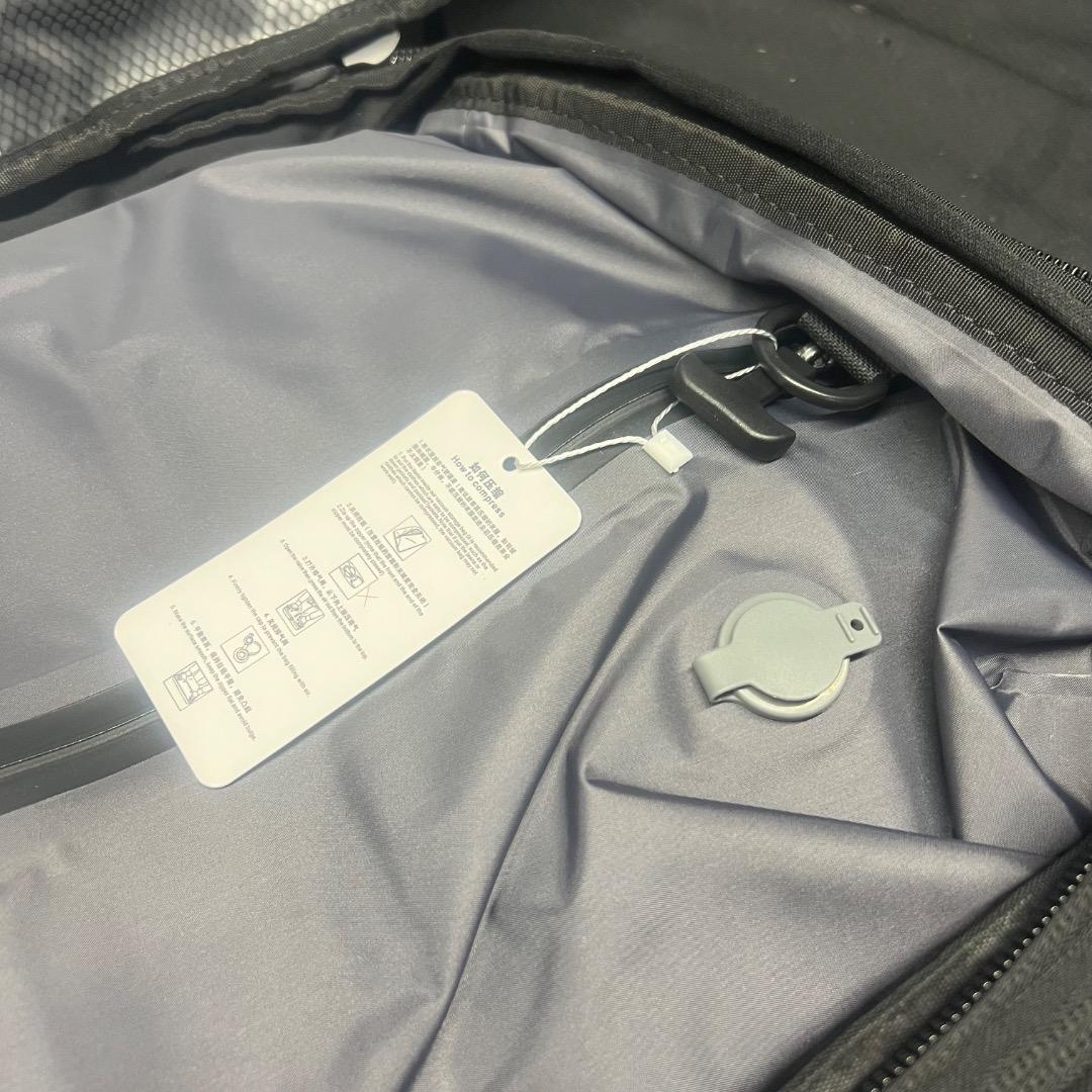 〇Of61 未使用 真空圧縮 バックパック トラベルバッグ