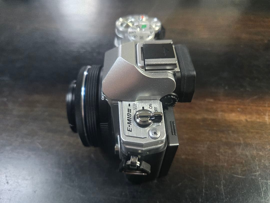 OLYMPUS E-M10 Mark Ⅲ 本体(レンズ14-42mm付き)